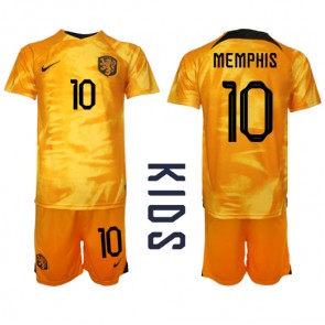Nederländerna Memphis Depay #10 kläder Barn VM 2022 Hemmatröja Kortärmad (+ korta byxor)